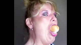 Ilona deepthroats a sussage for you