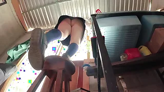 traigo falda ungenerous alcanzo&comma; alumna culona es grabada bajo falda